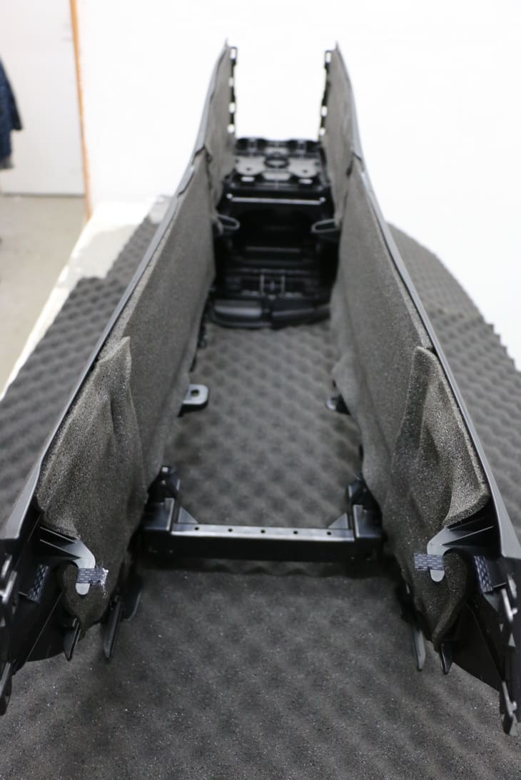 Шумоизоляция туннеля автомобиля Lexus NX200